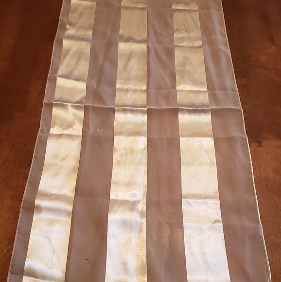 Gold-Stripped Table-Runner - Picture 5 of 8